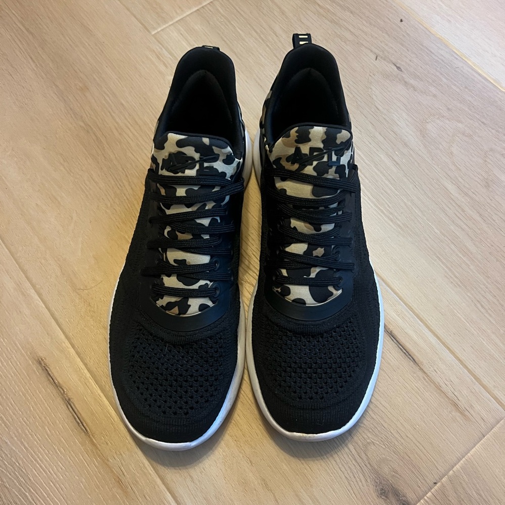 APL leopard trainers
